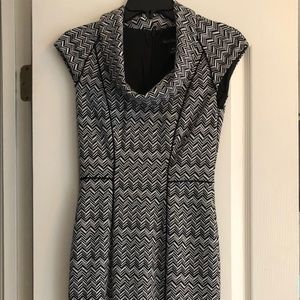 White House black market vowel neck dress sz 00